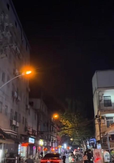 兴业路建设新村扫街-51