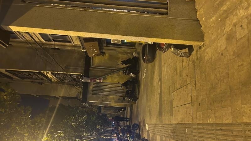 小店与电瓶车上的爱情-买色网
