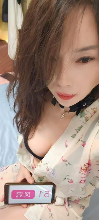 大石坝潮喷御姐小梦-51花探