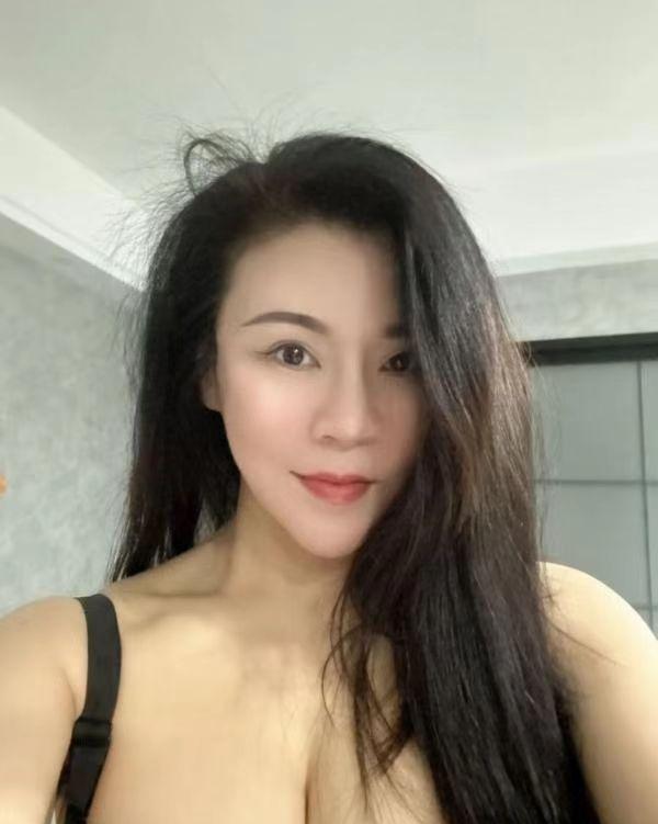 E奶熟女飘雪-51花探