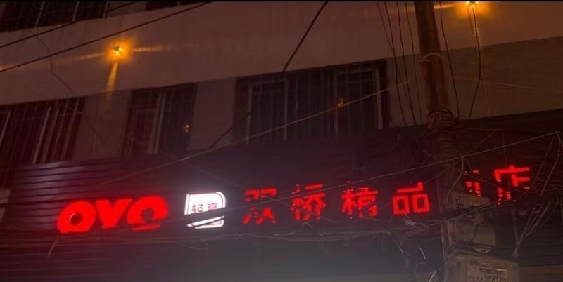 双桥夜市站街-51