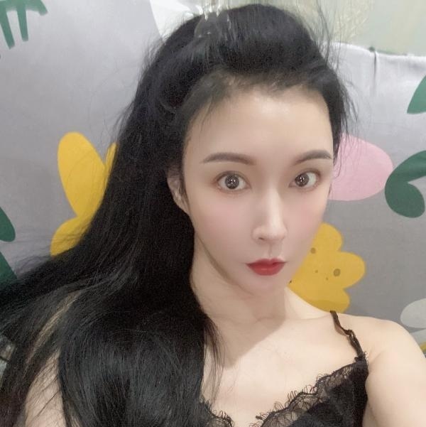 前凸后翘的小姐姐-买色网