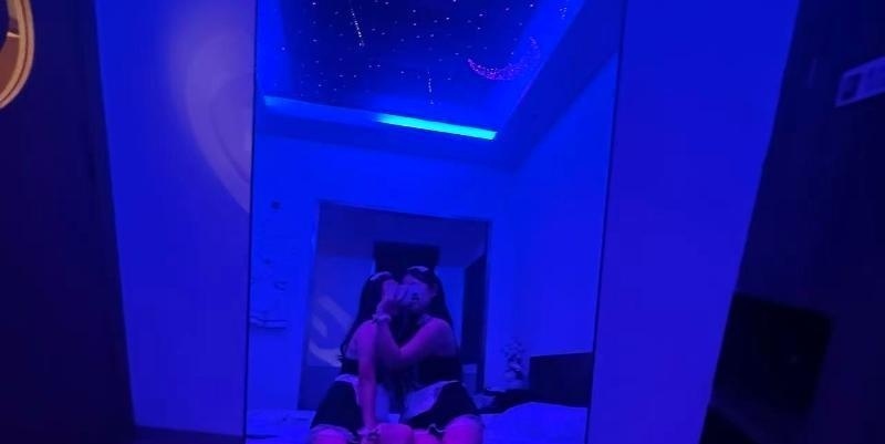 00后中项点点和吖吖-买色网