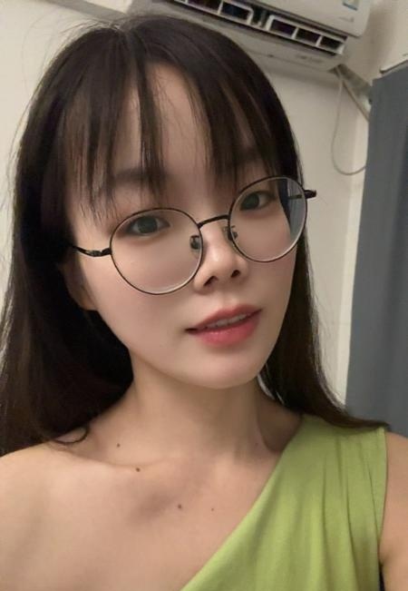眼镜妹兼职诗诗-买色网