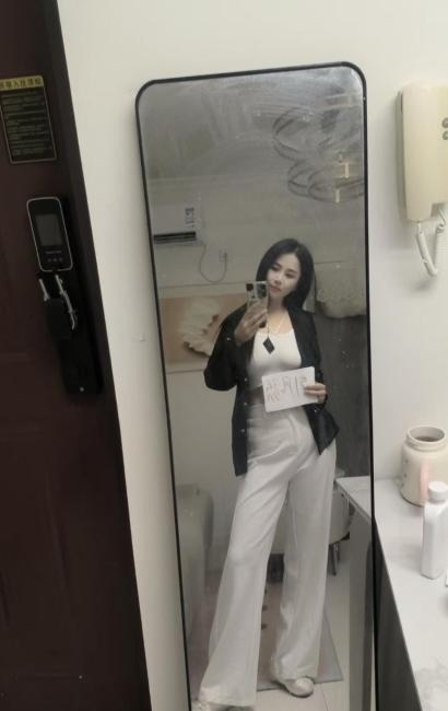 成华小妹莲莲-买色网