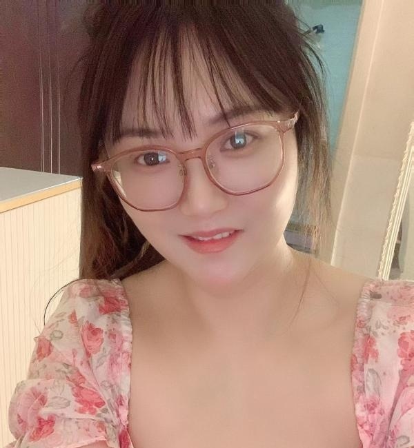 服务型大奶眼睛妹-买色网