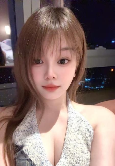 拥有E罩杯的苗条女-买色网