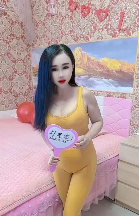 练瑜伽的小骚妇-买色网