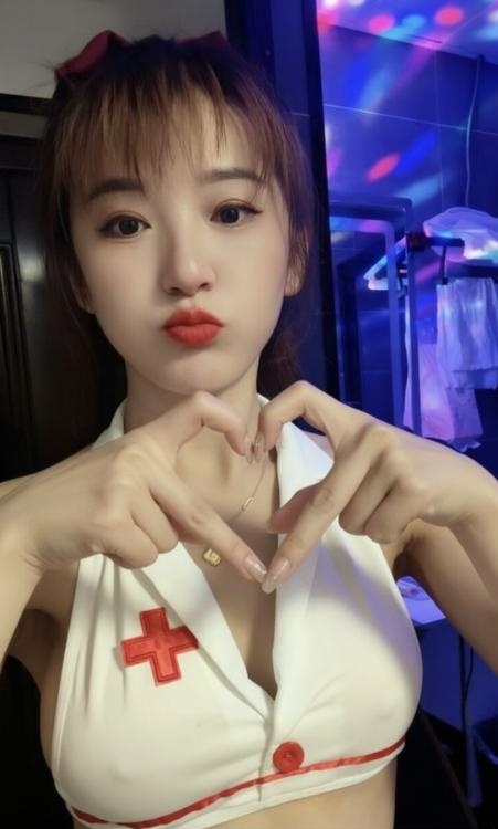 娇小型骚女小艾艾-买色网