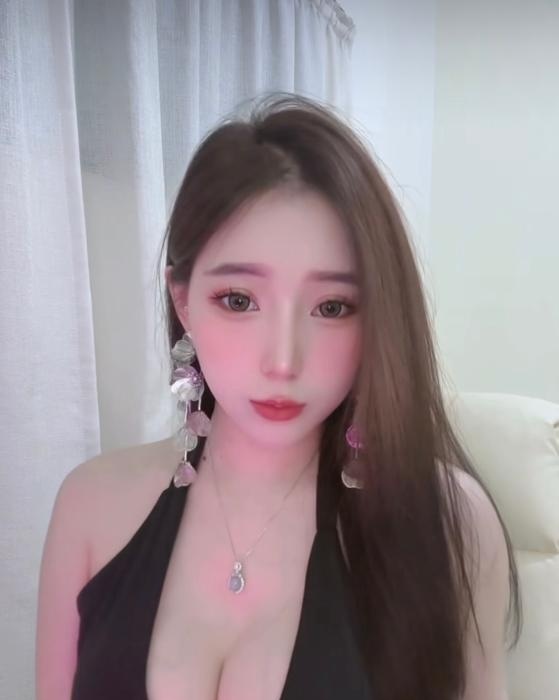 一个过年不休息的美女-51