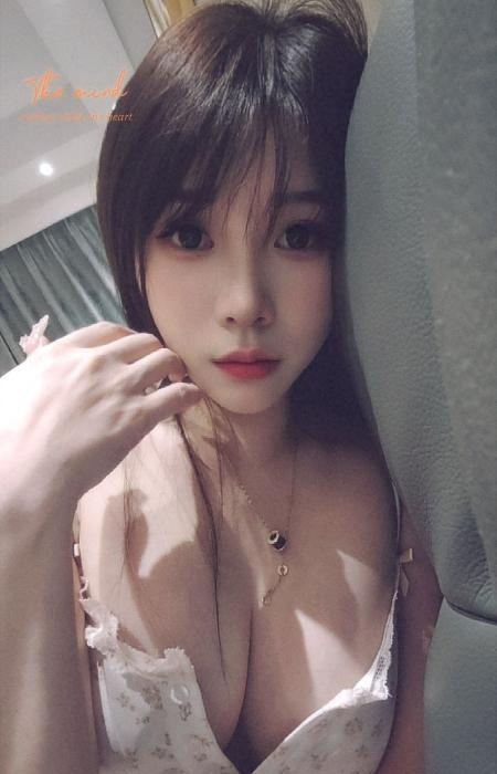 天河舌吻小妖精-买色网