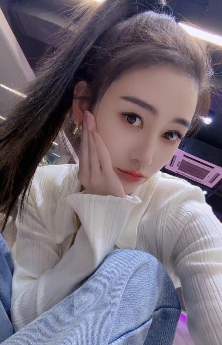 颜值身材在线的小姐姐-买色网