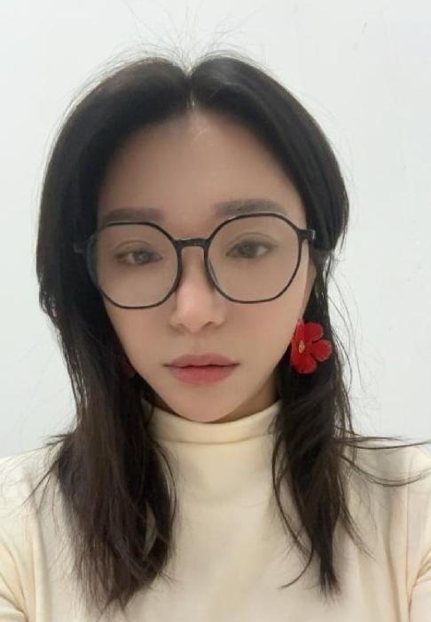 戴眼镜的风骚少妇-买色网
