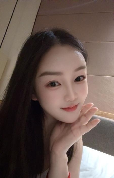 白云颜值女友依依-买色网