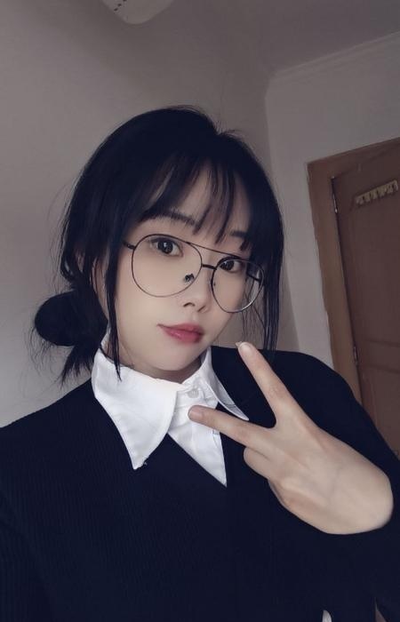 眼镜妹萌萌-买色网