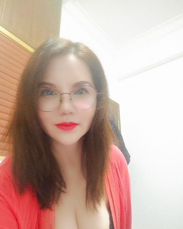 戴眼镜美少妇-买色网
