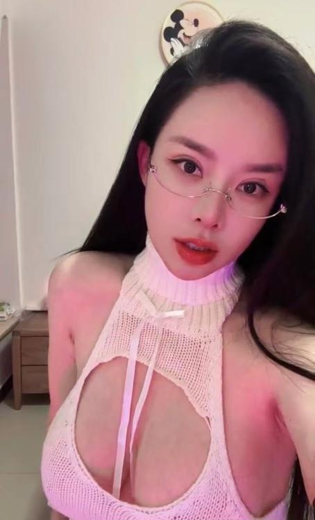 丰乳肥臀模特卡丽-买色网