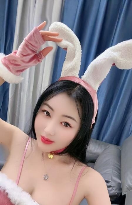 风骚大奶人妻露露-买色网