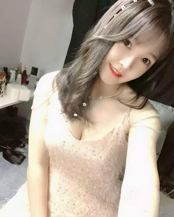 性感肤白小美-51