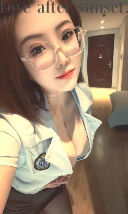 青岛戴眼镜的小骚货-51