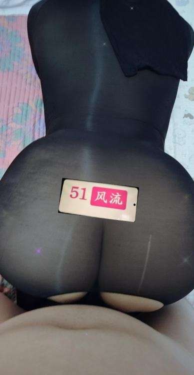 金水舌吻性感小少妇-51