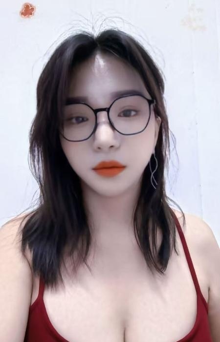 上城戴眼镜的骚妇-51