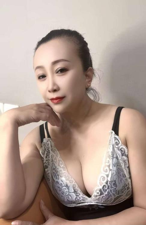 东站风骚翘臀雯雯-51