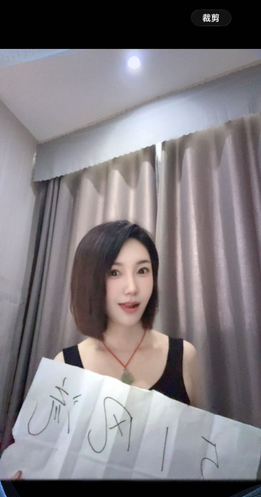 卖化妆品的小姐姐-51