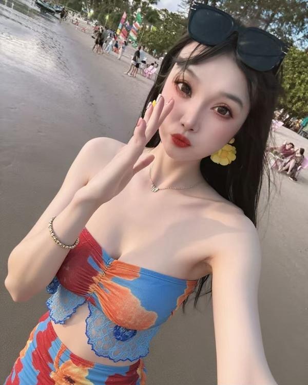 170丰满女模能舌吻-51