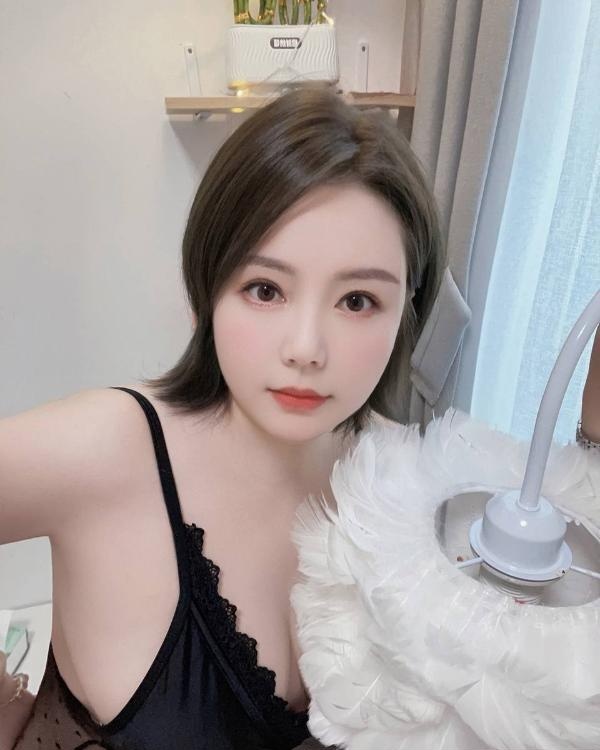 大胸服务系短发妹子-51