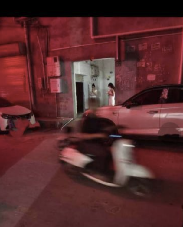 南京路边站街-51