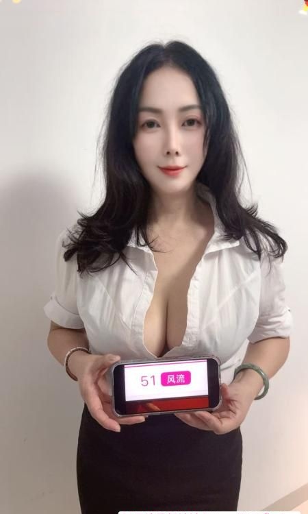 肤白长腿大胸少妇-51