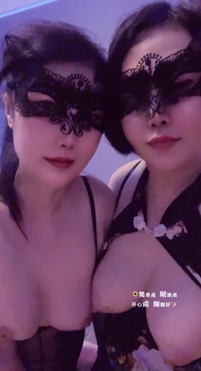 鼓楼面具双飞姐妹-51