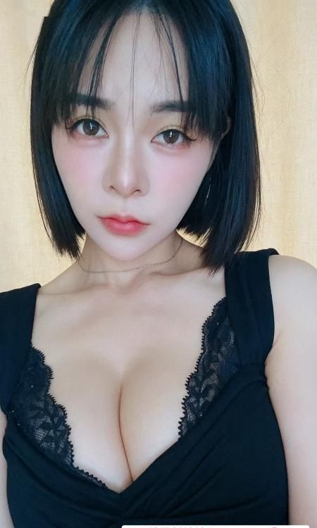 东站短发大胸妹妹-51
